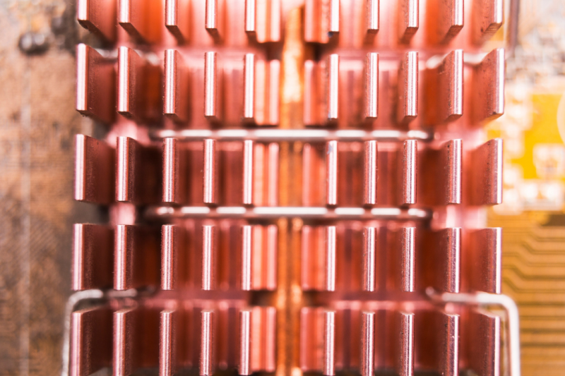 Eficiência térmica com placa de refrigeração